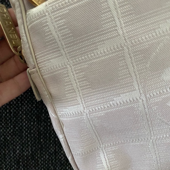 Chanel made in France silk logos white mini crossbody about 9” high w auth card - Picture 12 of 15